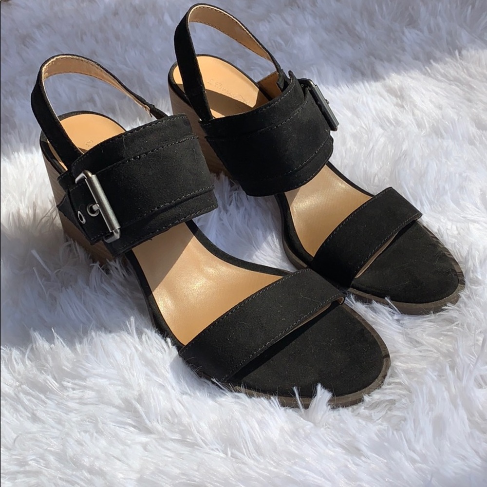 Universal threads heels
